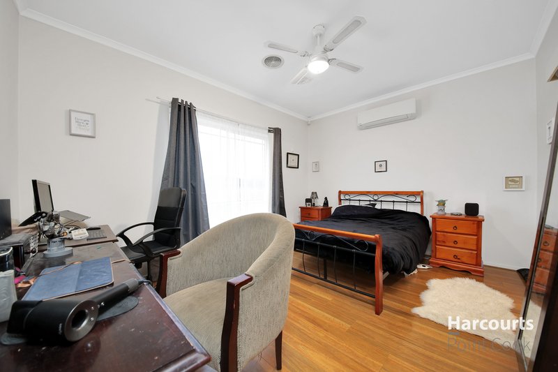 Photo - 3 Caribou Place, Point Cook VIC 3030 - Image 5