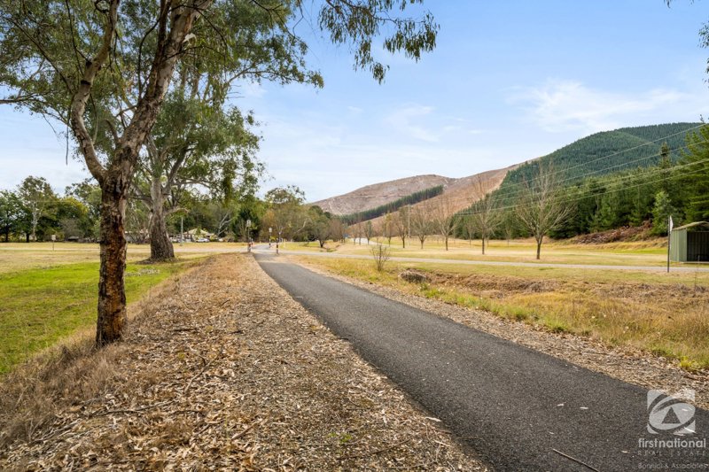 Photo - 3 Carlassare Court, Myrtleford VIC 3737 - Image 10