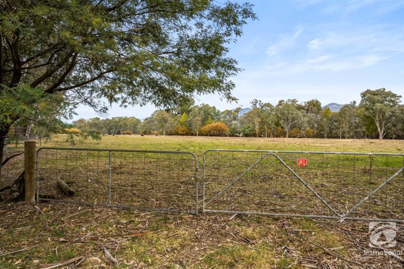 Photo - 3 Carlassare Court, Myrtleford VIC 3737 - Image 14