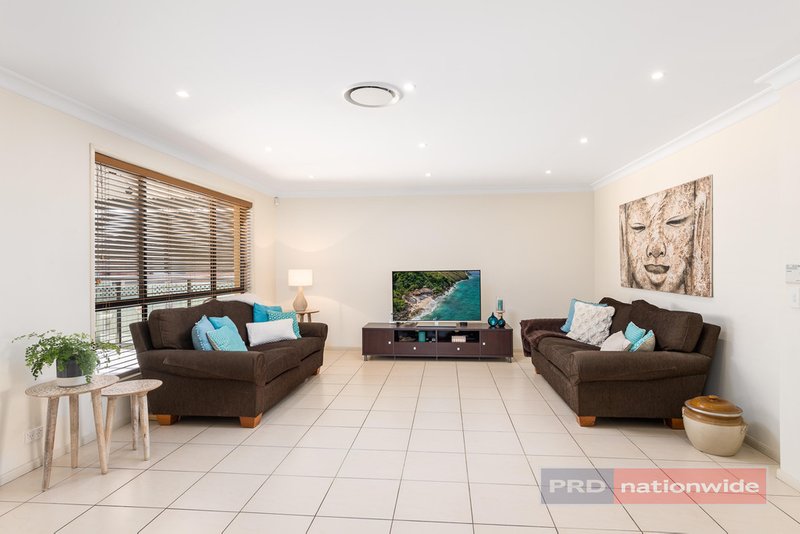 Photo - 3 Carlowrie Crescent, East Hills NSW 2213 - Image 2