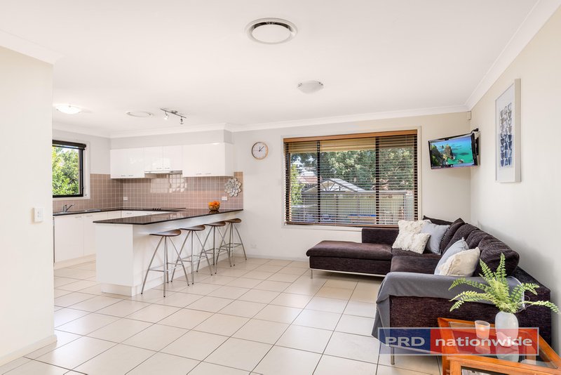 Photo - 3 Carlowrie Crescent, East Hills NSW 2213 - Image 4