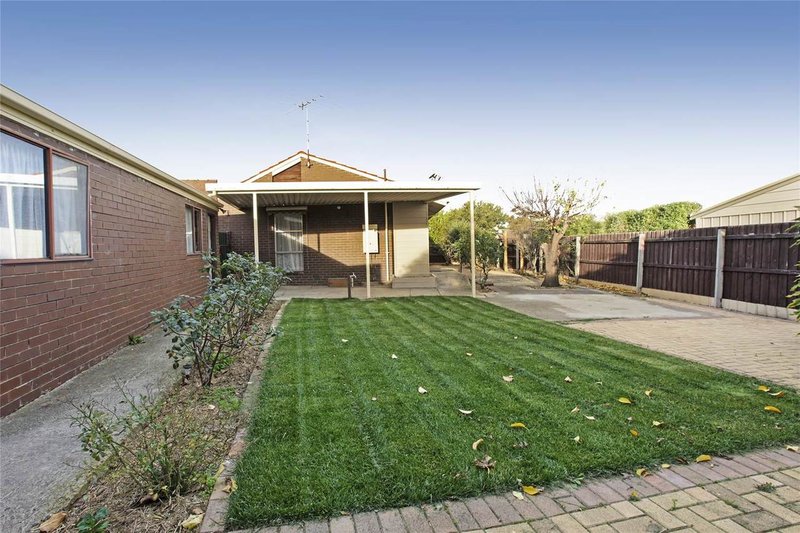 Photo - 3 Carmarthen Drive, Corio VIC 3214 - Image 12