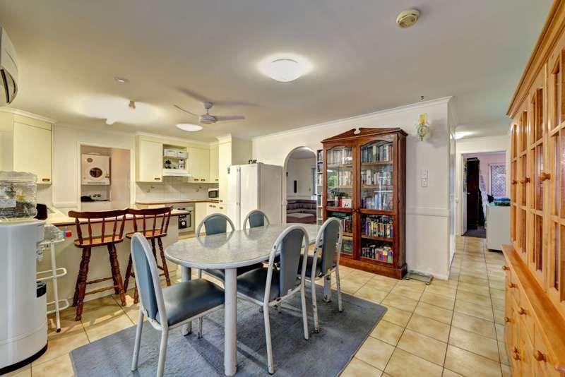 Photo - 3 Carmen Court, Avoca QLD 4670 - Image 5