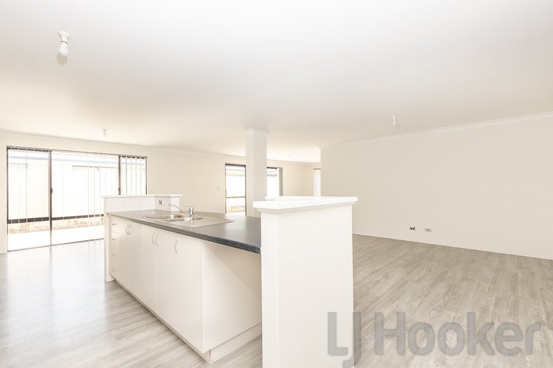 Photo - 3 Carnaby Drive, Dawesville WA 6211 - Image 2