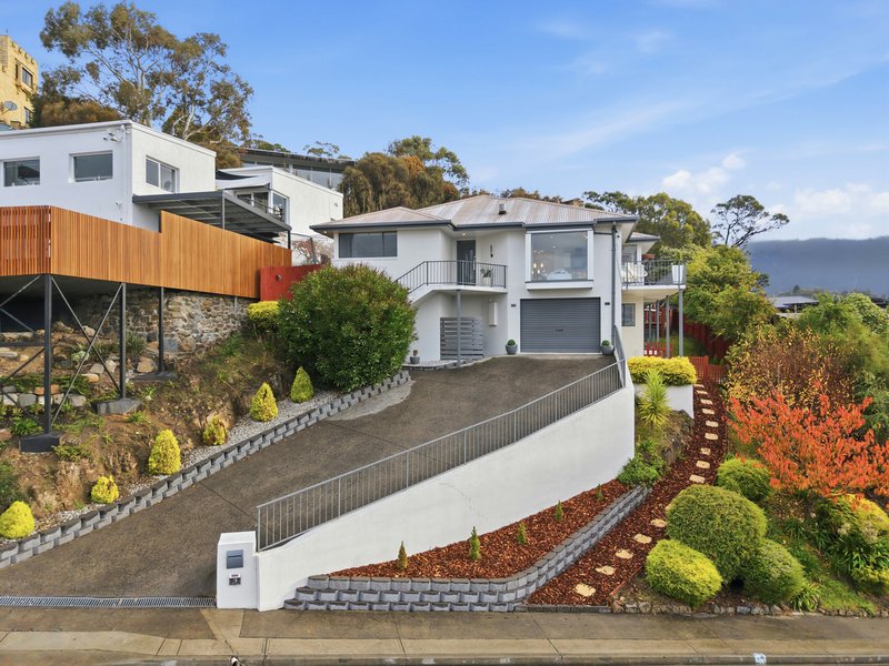 Photo - 3 Caroline Street, Dynnyrne TAS 7005 - Image 2
