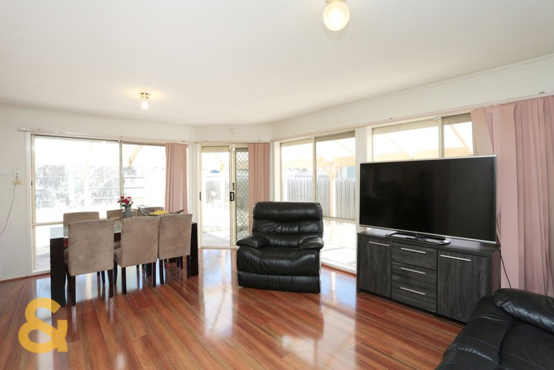 Photo - 3 Carr Place, Roxburgh Park VIC 3064 - Image 5