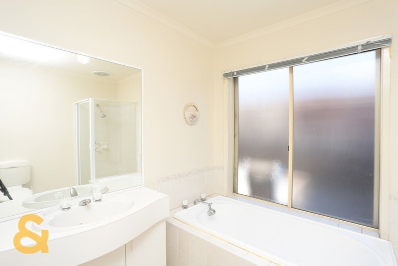 Photo - 3 Carr Place, Roxburgh Park VIC 3064 - Image 6