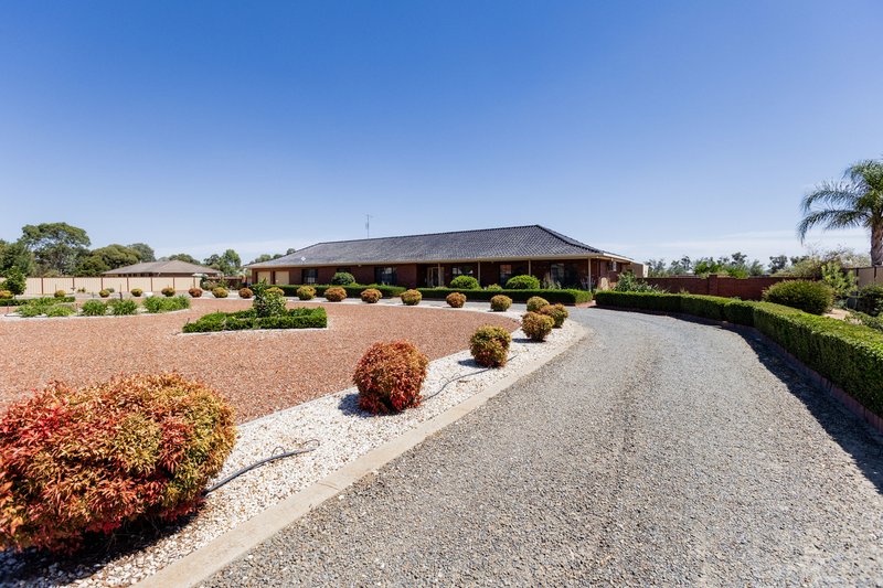 Photo - 3 Catona Crescent, Cobram VIC 3644 - Image 2