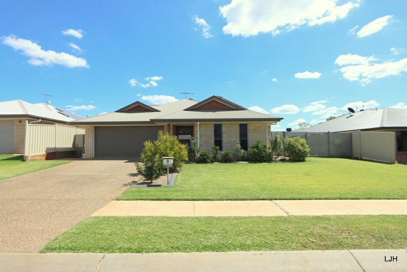 3 Caulfield Place, Emerald QLD 4720