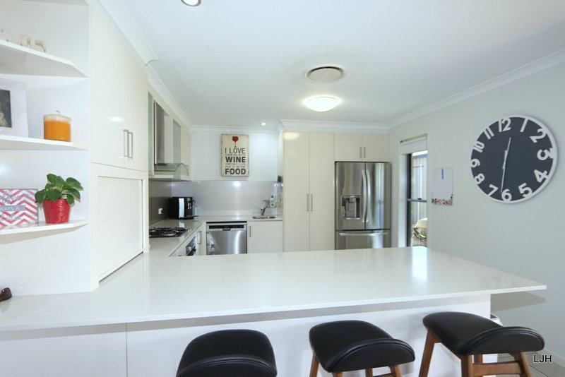 Photo - 3 Caulfield Place, Emerald QLD 4720 - Image 3