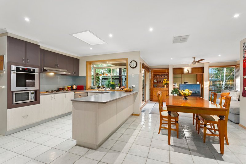 Photo - 3 Cecil Court, South Morang VIC 3752 - Image 2