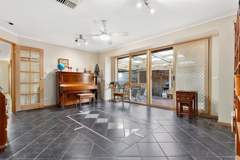 Photo - 3 Cecil Court, South Morang VIC 3752 - Image 5