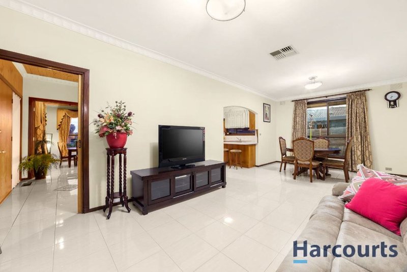 Photo - 3 Chagall Court, Scoresby VIC 3179 - Image 3