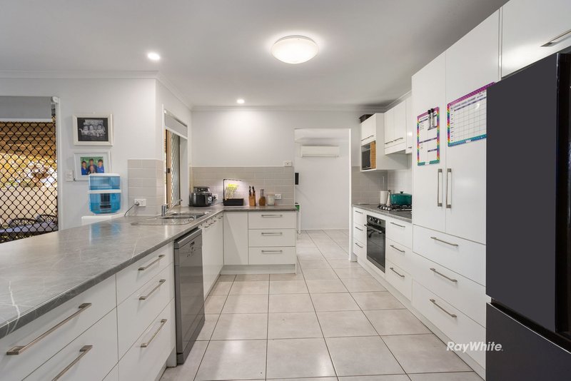 Photo - 3 Challenger Avenue, Flinders View QLD 4305 - Image 3