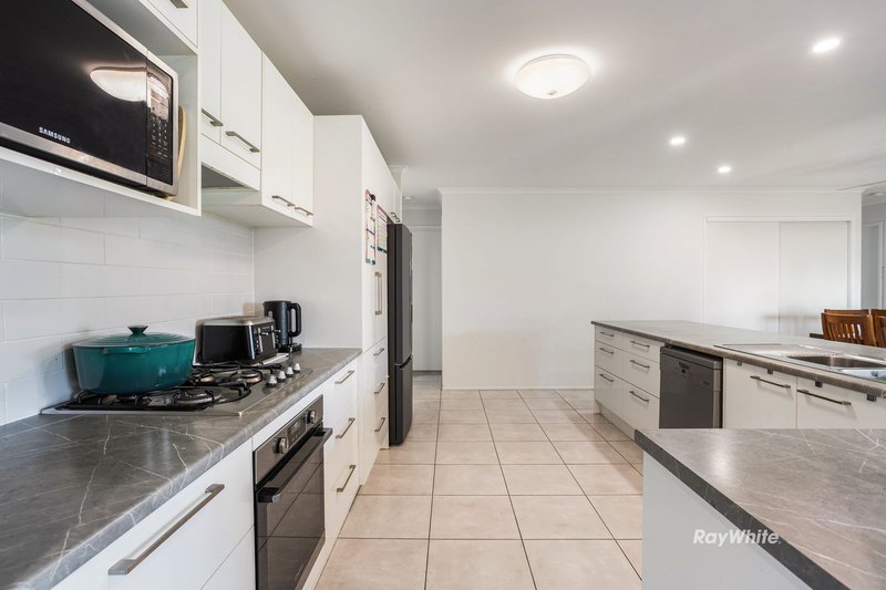 Photo - 3 Challenger Avenue, Flinders View QLD 4305 - Image 4