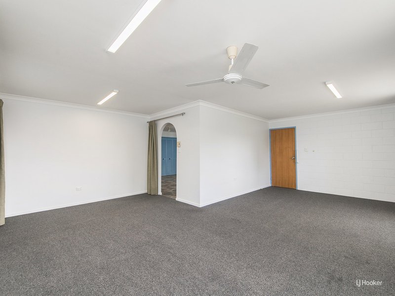 Photo - 3 Chalmers Street, Norman Gardens QLD 4701 - Image 7