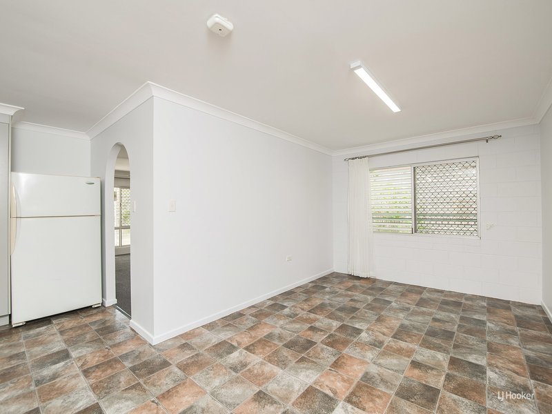 Photo - 3 Chalmers Street, Norman Gardens QLD 4701 - Image 12