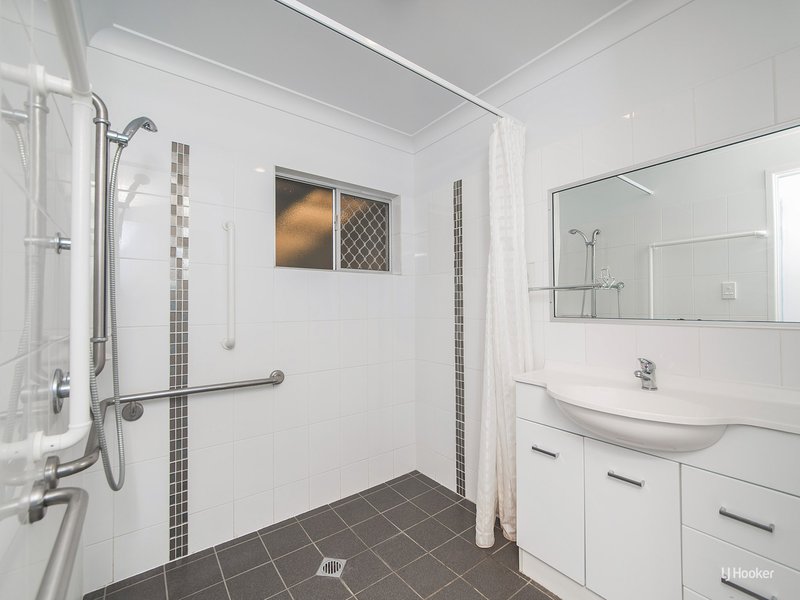 Photo - 3 Chalmers Street, Norman Gardens QLD 4701 - Image 16