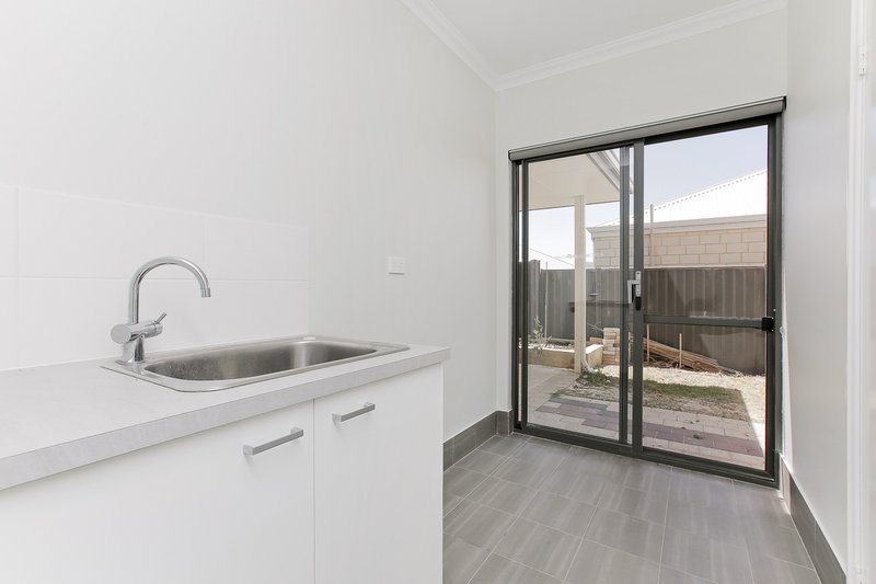 Photo - 3 Chambered Way, Jindalee WA 6036 - Image 6