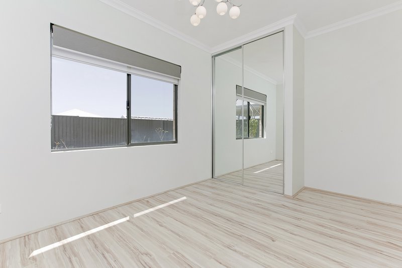 Photo - 3 Chambered Way, Jindalee WA 6036 - Image 13