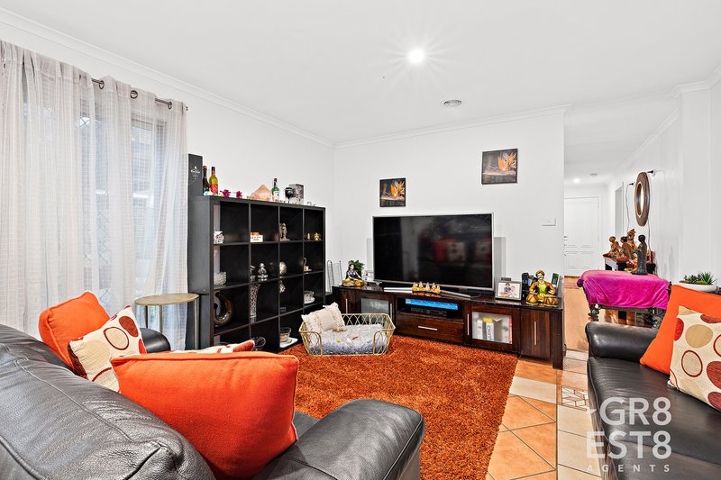 Photo - 3 Charlotte Place, Cranbourne West VIC 3977 - Image 4