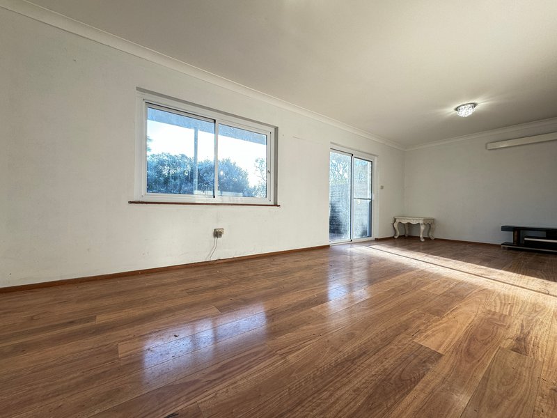 Photo - 3 Charm Place, Peakhurst NSW 2210 - Image 5