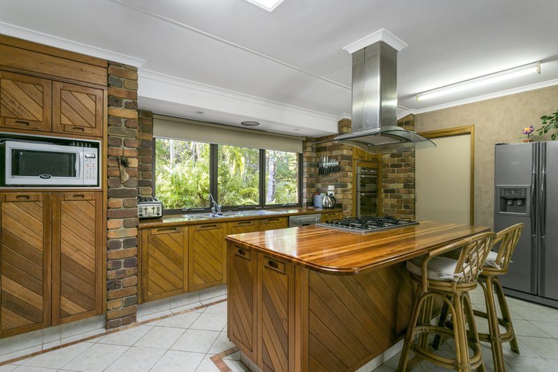 Photo - 3 Cheshire Grove, Elanora QLD 4221 - Image 7