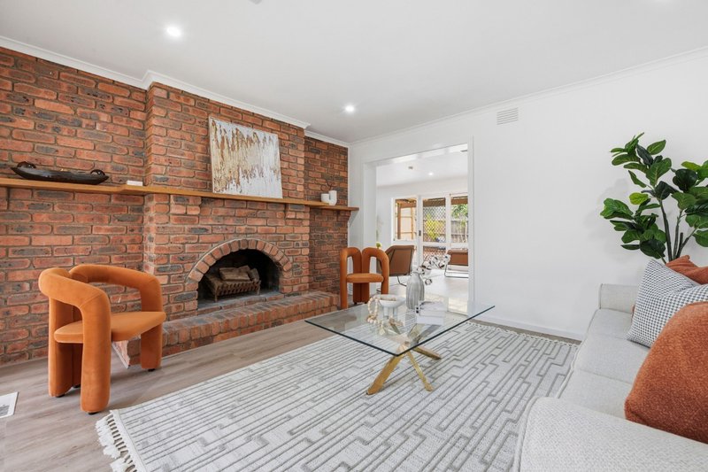 Photo - 3 Chichester Square, Wantirna VIC 3152 - Image 2