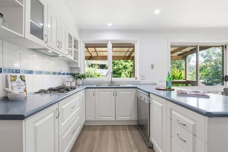 Photo - 3 Chichester Square, Wantirna VIC 3152 - Image 5