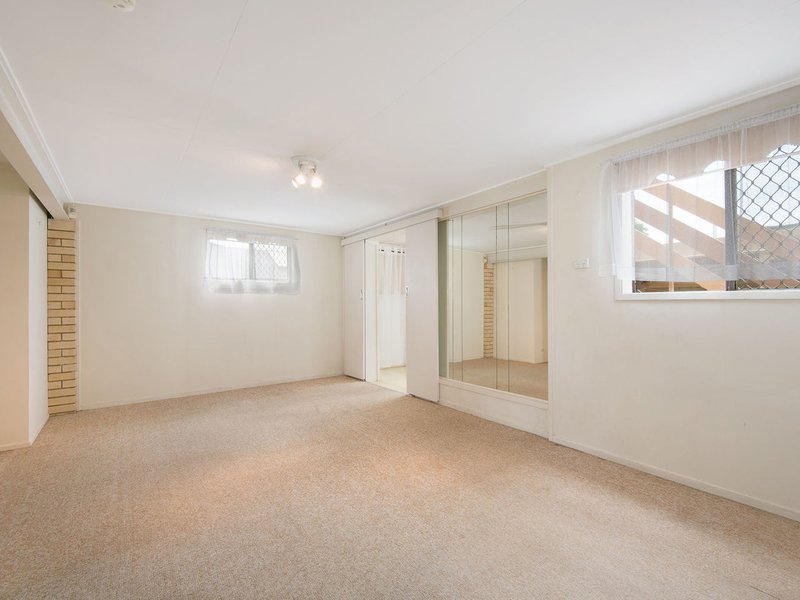 Photo - 3 Chopin Street, Strathpine QLD 4500 - Image 4