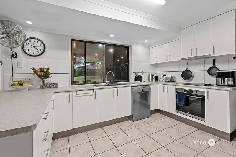 Photo - 3 Cistola Court, Albany Creek QLD 4035 - Image 5