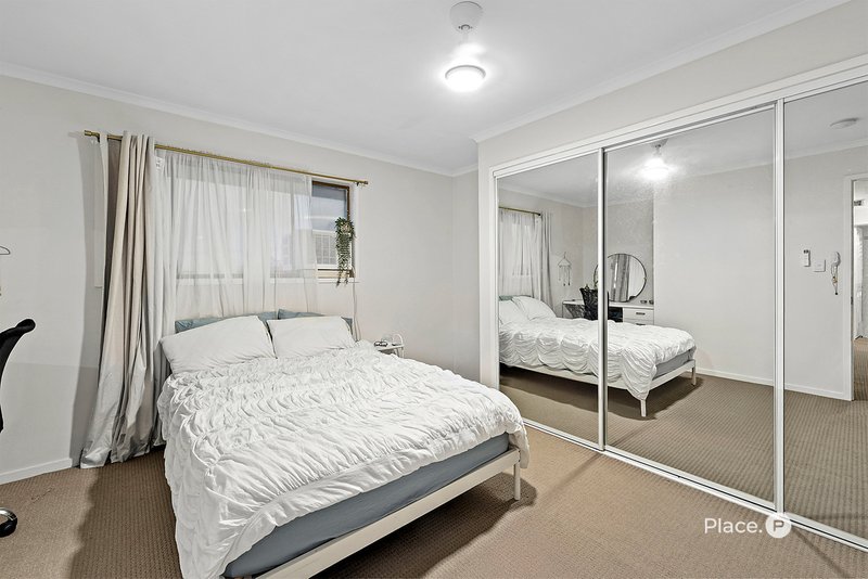 Photo - 3 Cistola Court, Albany Creek QLD 4035 - Image 9