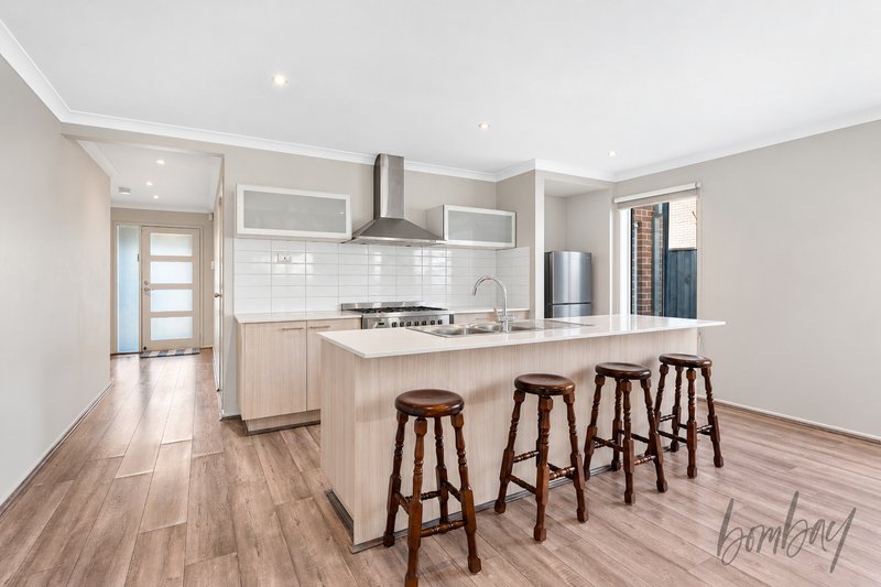 Photo - 3 Clavell Crescent, Wollert VIC 3750 - Image 3