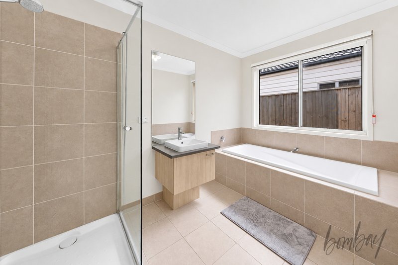 Photo - 3 Clavell Crescent, Wollert VIC 3750 - Image 11