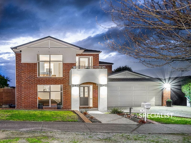 Photo - 3 Club House Crescent, Cranbourne East VIC 3977 - Image 2