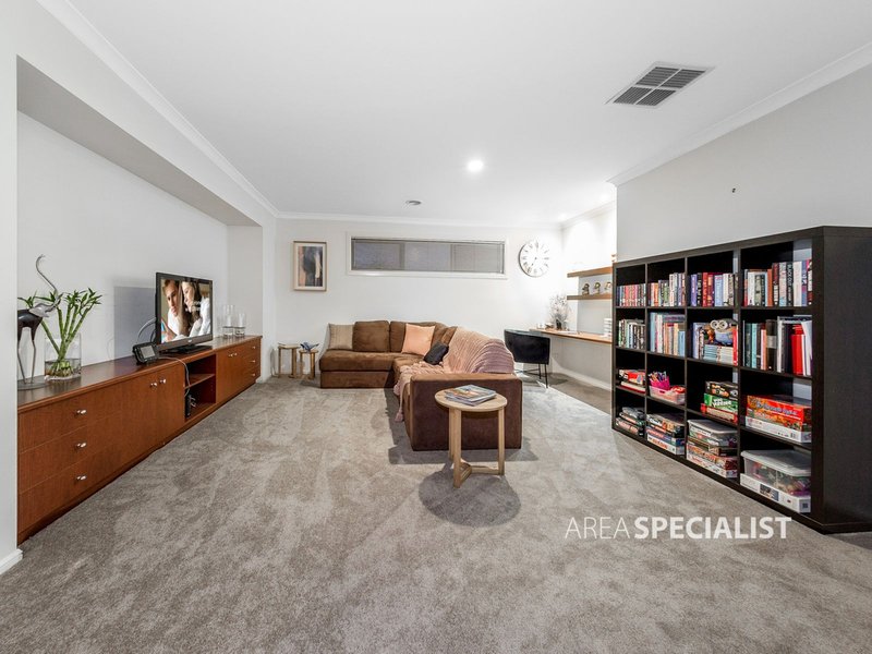 Photo - 3 Club House Crescent, Cranbourne East VIC 3977 - Image 11