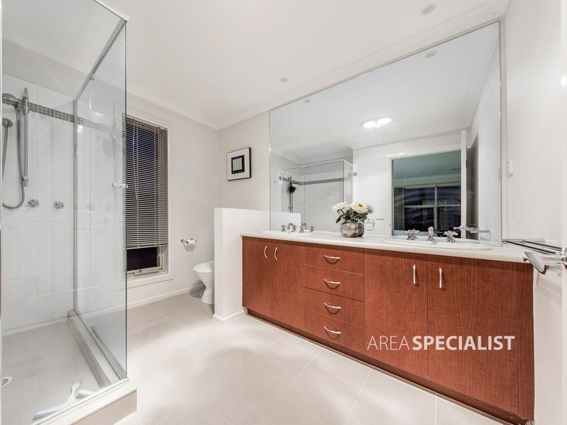 Photo - 3 Club House Crescent, Cranbourne East VIC 3977 - Image 13