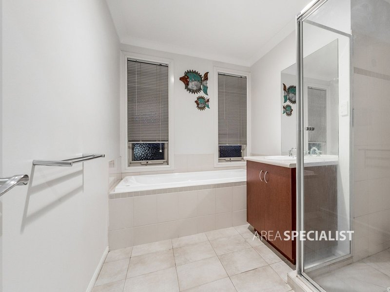 Photo - 3 Club House Crescent, Cranbourne East VIC 3977 - Image 16