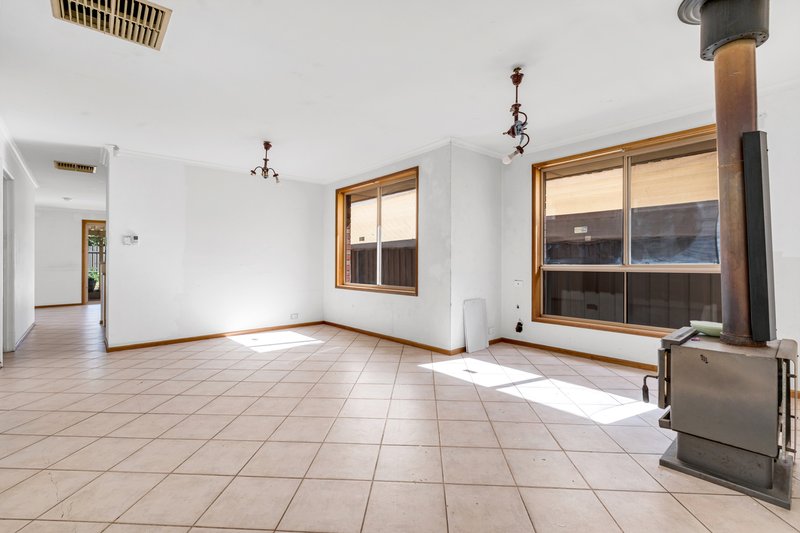 Photo - 3 Coachwood Close, Blakeview SA 5114 - Image 5