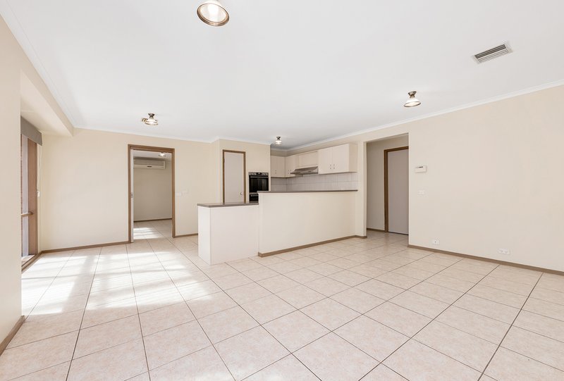 Photo - 3 Cobb Junction, Sydenham VIC 3037 - Image 4