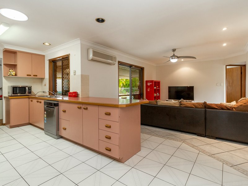 Photo - 3 Cocas Street, Regents Park QLD 4118 - Image 9