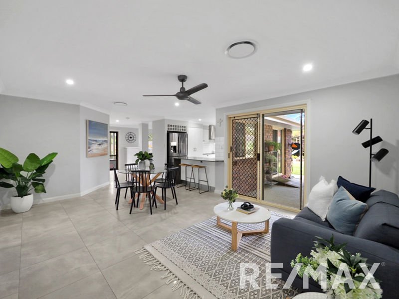 Photo - 3 Coogee Place, Albany Creek QLD 4035 - Image 7
