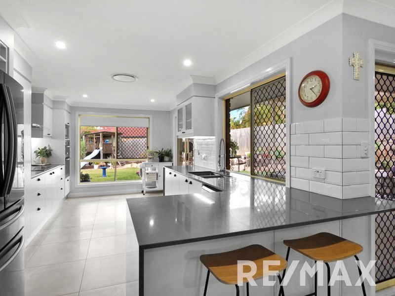 Photo - 3 Coogee Place, Albany Creek QLD 4035 - Image 10