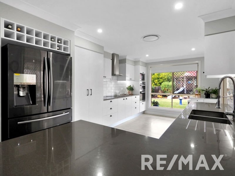 Photo - 3 Coogee Place, Albany Creek QLD 4035 - Image 11