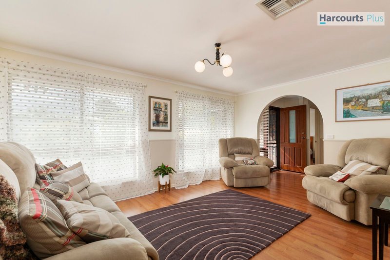 Photo - 3 Coringle Crescent, Hallett Cove SA 5158 - Image 5