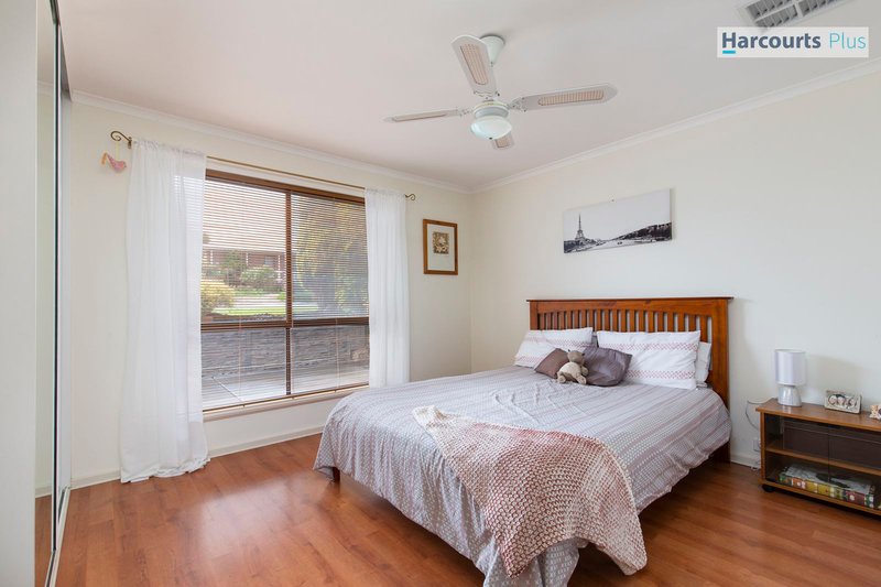 Photo - 3 Coringle Crescent, Hallett Cove SA 5158 - Image 12