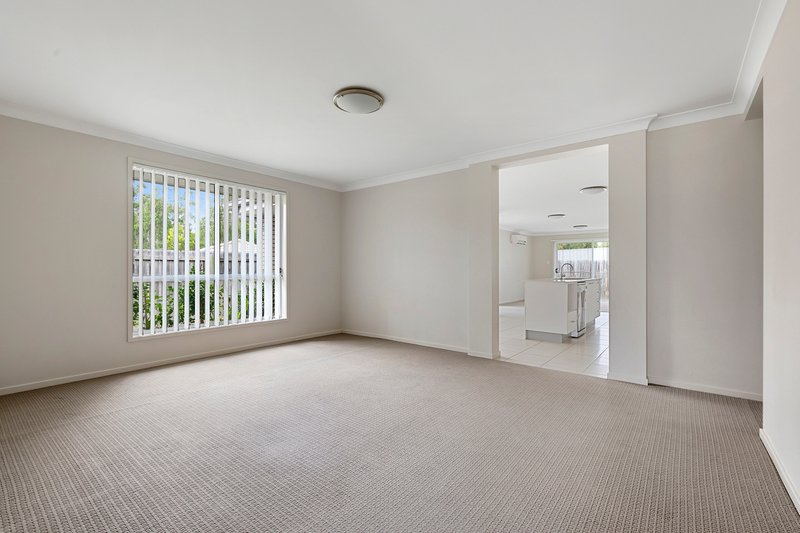 Photo - 3 Cornelius Drive, Augustine Heights QLD 4300 - Image 6