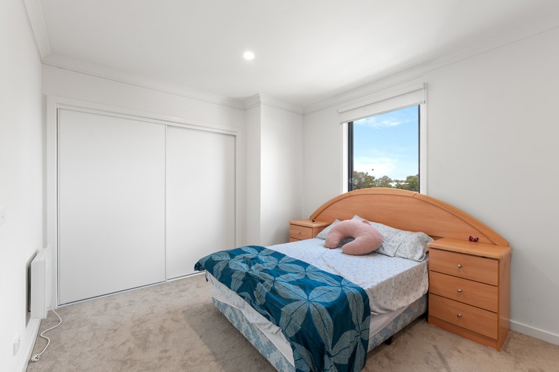 Photo - 3 Cornerstone Crescent, South Morang VIC 3752 - Image 10