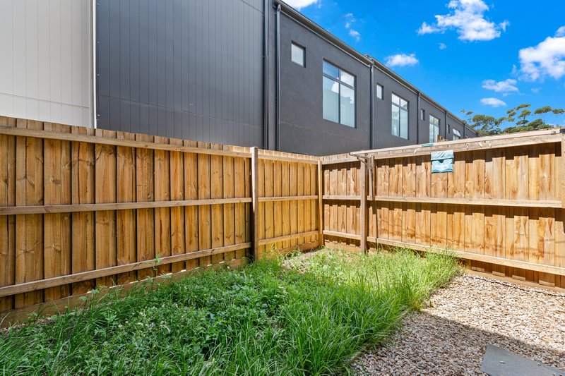Photo - 3 Cornerstone Crescent, South Morang VIC 3752 - Image 12