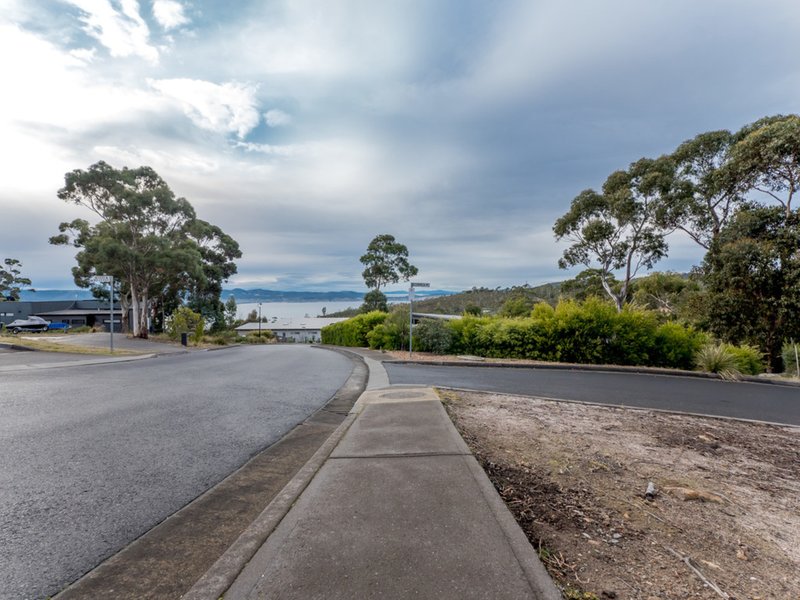 Photo - 3 Correa Place, Tolmans Hill TAS 7007 - Image 8